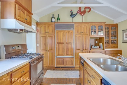 Chatham Cape Cod vacation rental - Luxurious custom kitchen is fully equipped