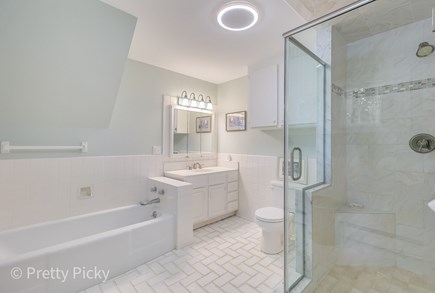 Chatham Cape Cod vacation rental - Primary Bathroom