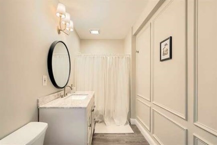 Centerville Cape Cod vacation rental - Bathroom #1