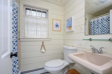 Hyannis Port Cape Cod vacation rental - Full bath