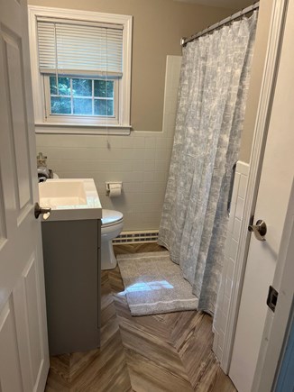 Dennis Cape Cod vacation rental - Full bathroom
