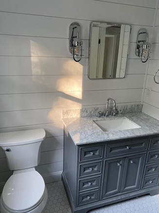 Osterville Cape Cod vacation rental - Upstairs full bath