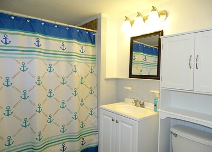 Dennis Port Cape Cod vacation rental - Full bathroom with tub, adjacent to two bedrooms