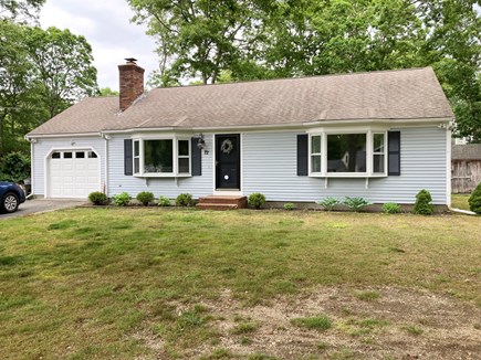 Barnstable/Centerville  Cape Cod vacation rental - One story living at the beach.