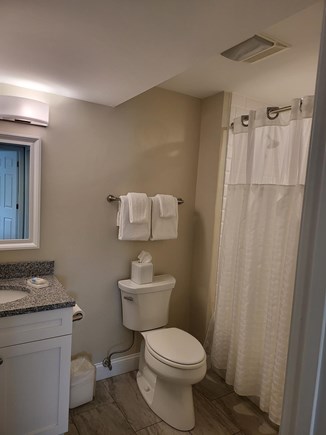Dennis Port Cape Cod vacation rental - Full bathroom with jacuzzi tub