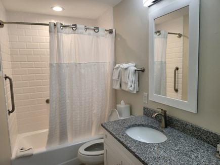 Dennis Port Cape Cod vacation rental - Full bathroom