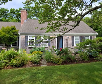 Barnstable, Cummaquid Heights Cape Cod vacation rental - Front of house