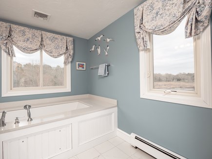 Bourne, Mashnee Island Cape Cod vacation rental - Ensuite with tub and shower