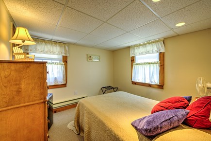 East Sandwich Cape Cod vacation rental - Bureau in Bedroom