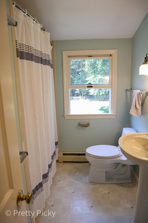 Brewster Cape Cod vacation rental - Full bath, second level