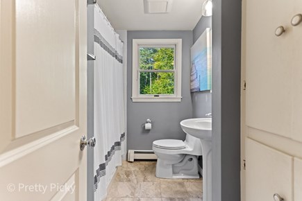 Brewster Cape Cod vacation rental - First floor full bathroom