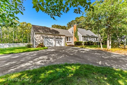 Brewster Cape Cod vacation rental - View of the front of the house as you pull into the driveway