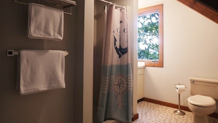 Mashpee Cape Cod vacation rental - Upstairs Bathroom