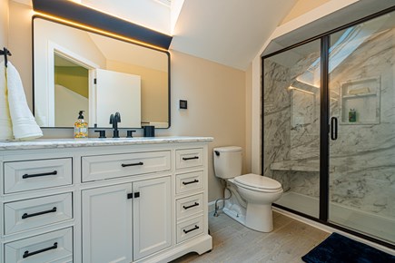 Mashpee Cape Cod vacation rental - Second floor full bath
