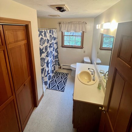 North Eastham Cape Cod vacation rental - Upstairs full bath with tub