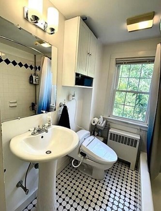 Hyannis Cape Cod vacation rental - First Floor - Full Bathroom