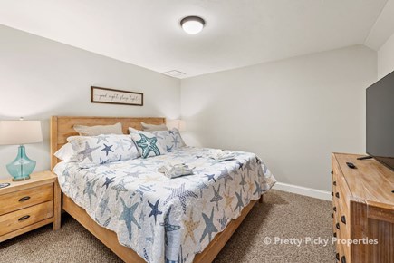 Brewster Cape Cod vacation rental - The third queen bedroom upstairs