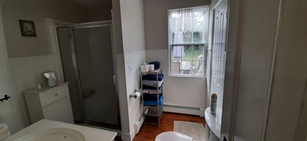 Dennis Cape Cod vacation rental - Newly refinished full abth