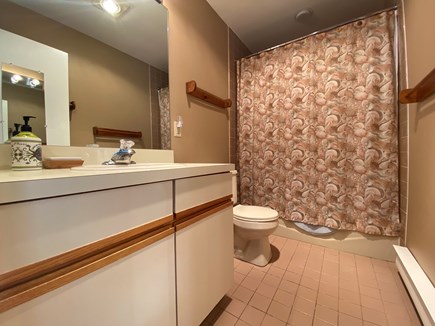 Brewster, Ocean Edge Cape Cod vacation rental - Second Bathroom