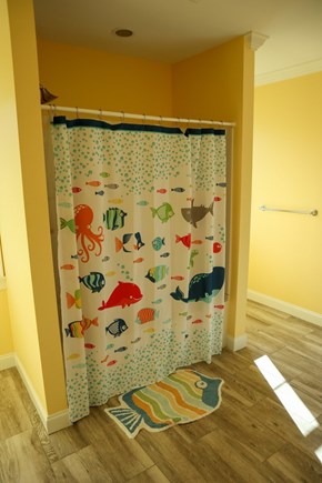 South Orleans Cape Cod vacation rental - Shower/tub combo