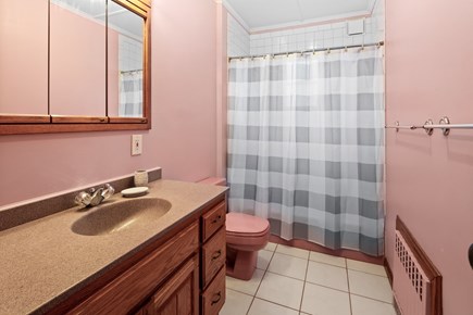 Plymouth MA vacation rental - Full bathroom with tub/shower combo on 2nd floor