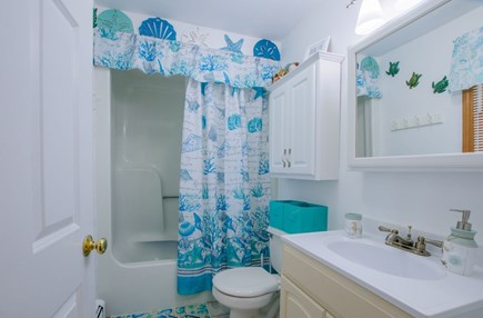 Sandwich Cape Cod vacation rental - Bathroom 1- Full w/ Shower/Tub- 1st Floor- 72 Town Neck Road Town Neck Beach Escape