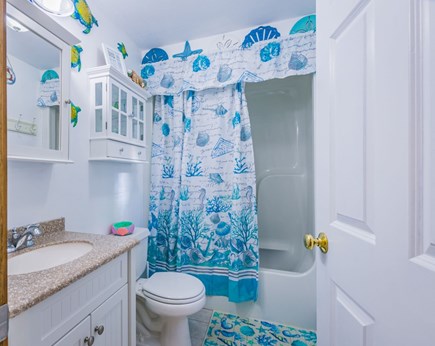 Sandwich Cape Cod vacation rental - Bathroom 2- Full w/ Shower/Tub- 1st Floor- 72 Town Neck Road Town Neck Beach Escape