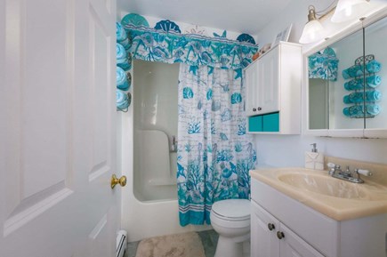 Sandwich Cape Cod vacation rental - Bathroom 3- Full w/ shower/Tub- 2nd Floor- 72 Town Neck Road Town Neck Beach Escape