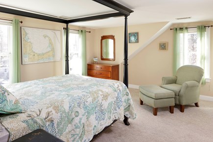 Eastham, Cape Cod Oasis, saltwater pool Cape Cod vacation rental - Upstairs front bathroom