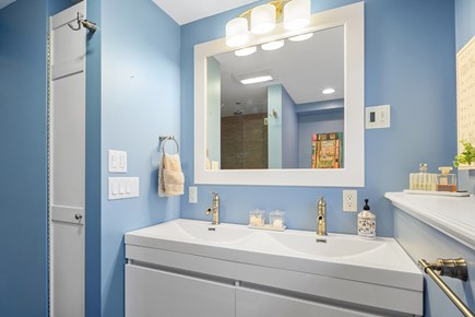 Plymouth, Ocean's Edge Oasis MA vacation rental - Dual sinks in primary ensuite bathroom.