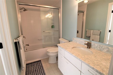 Chatham Cape Cod vacation rental - 2nd floor full bath with tub