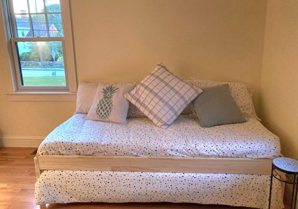 Dennis Cape Cod vacation rental - Twin beds(trundle)