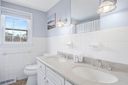 Yarmouth Cape Cod vacation rental - Full Bathroom