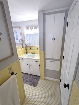 South Dennis Cape Cod vacation rental - Bathroom