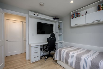 Hyannis Cape Cod vacation rental - Bedroom - Twin - Main floor.