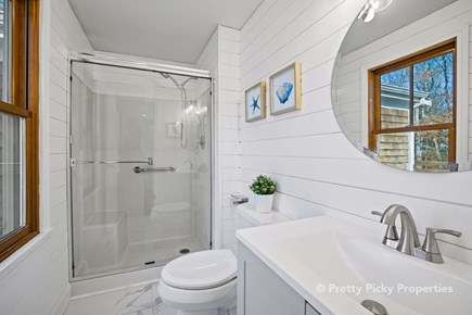 West Yarmouth Cape Cod vacation rental - Full bath in klng master suite
