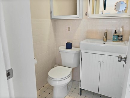 Dennis Port Cape Cod vacation rental - Bathroom Full - Shower/Tub Combo