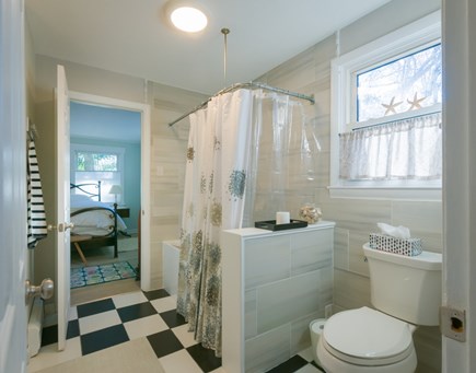East Sandwich Cape Cod vacation rental - Bathroom Two - shared between the two bedrooms with a tub