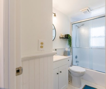Sandwich Cape Cod vacation rental - Bathroom - Shower/Tub Combo.