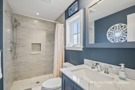 Wellfleet Cape Cod vacation rental - Full bath, main level
