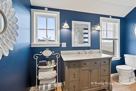Wellfleet Cape Cod vacation rental - Upper level full bath.