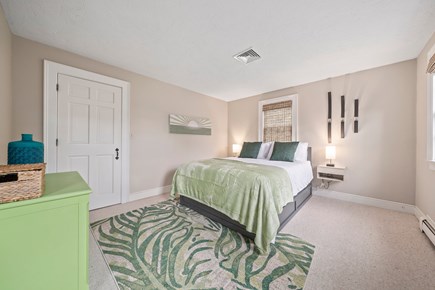 Plymouth MA vacation rental - Second Floor Green Bedroom with a workspace