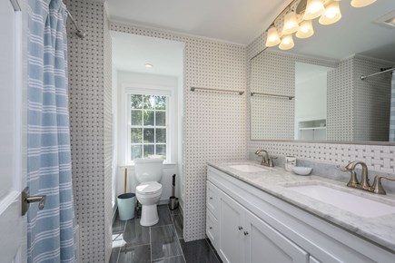 Centerville Cape Cod vacation rental - Bathroom #2 tub/shower combination