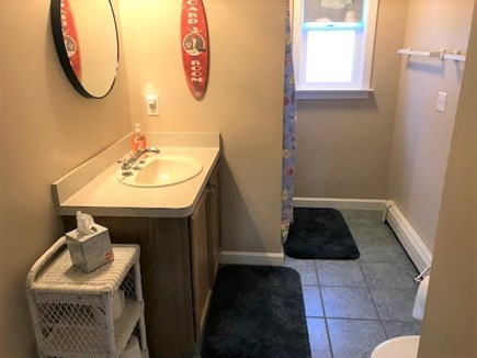 Eastham Cape Cod vacation rental - First Floor - Full Bathroom