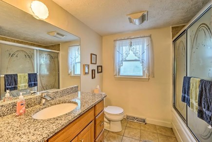 Mashpee Cape Cod vacation rental - Full bath with granite countertops