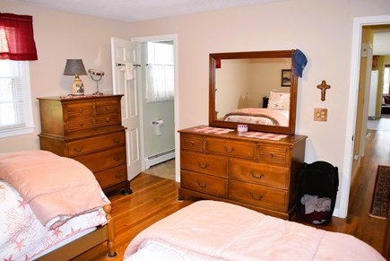 Centerville Cape Cod vacation rental - private bath w/shower in 2 twin bedroom