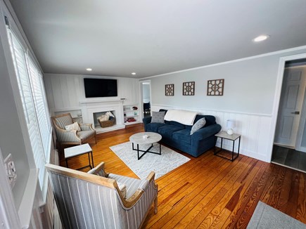 Dennis Port Cape Cod vacation rental - Spacious family room with 55 inch smart tv