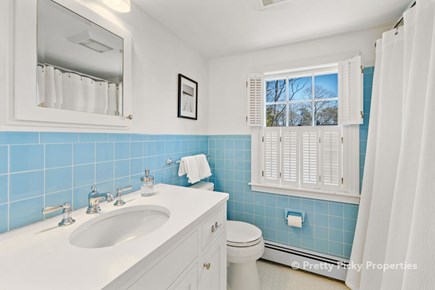 Orleans Cape Cod vacation rental - Shared bathroom for the Queen and Twin bedrooms on the second floor.