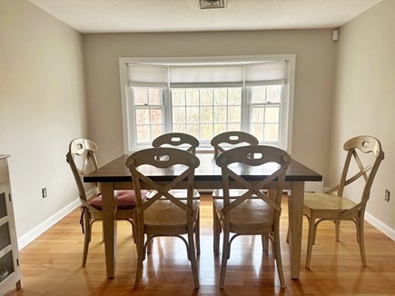 Yarmouth, Honeybee Cottage Cape Cod vacation rental - Dining room seats 6