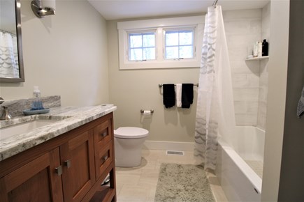 Wellfleet Cape Cod vacation rental - bathroom with tub/shower combo